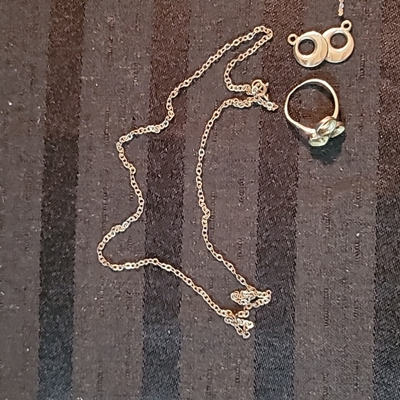 Lot of scrap 925 silver 2 necklaces 1 ring 2 earrings some wearable some scrap - Picture 2 of 10